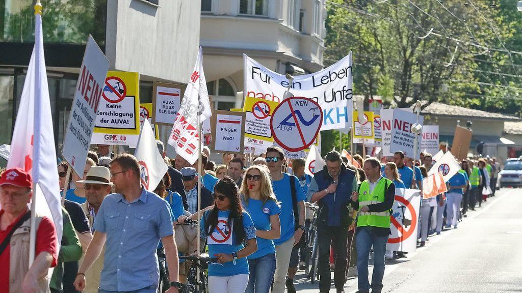 1.500 Teilnehmer bei Kundgebung vor AK Salzburg