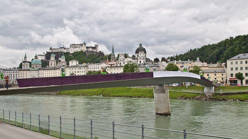 Mozartstadt in Violett-Weiß