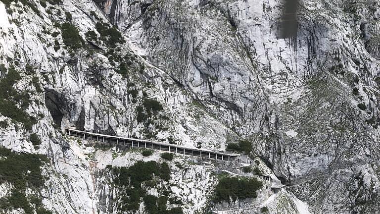 Steinschlag vor Eisriesenwelt in Werfen