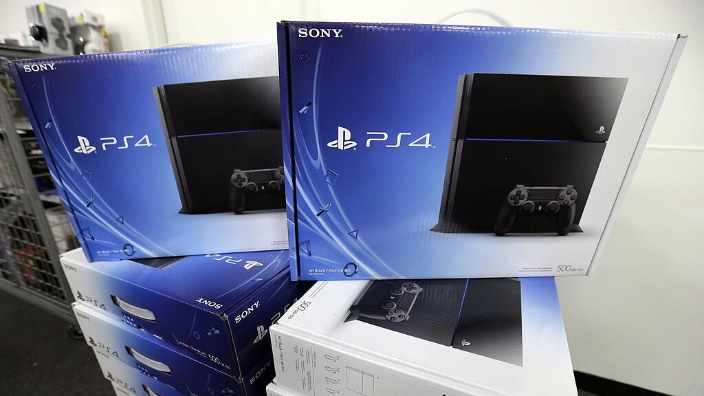 Duell der Konsolen: Sonys Playstation 4 im Kampf um die Herzen der Spieler voran.