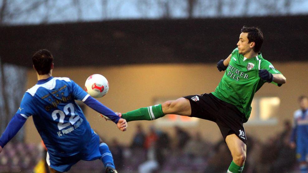 Elvis Ozegovic (re.) wechselt an das Wallersee-Südufer zum SV Seekirchen.