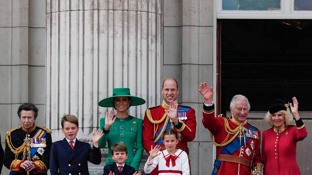 "Trooping the Colour"-Parade für Charles