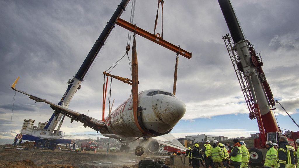Flugzeug wird geborgen