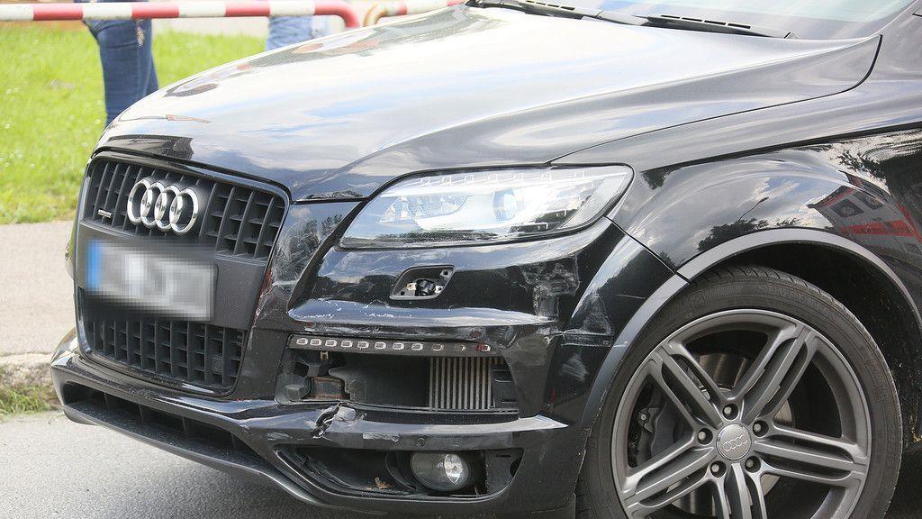 Pkw-Überschlag nach Kollision zweier Autos auf B20 in Hammerau