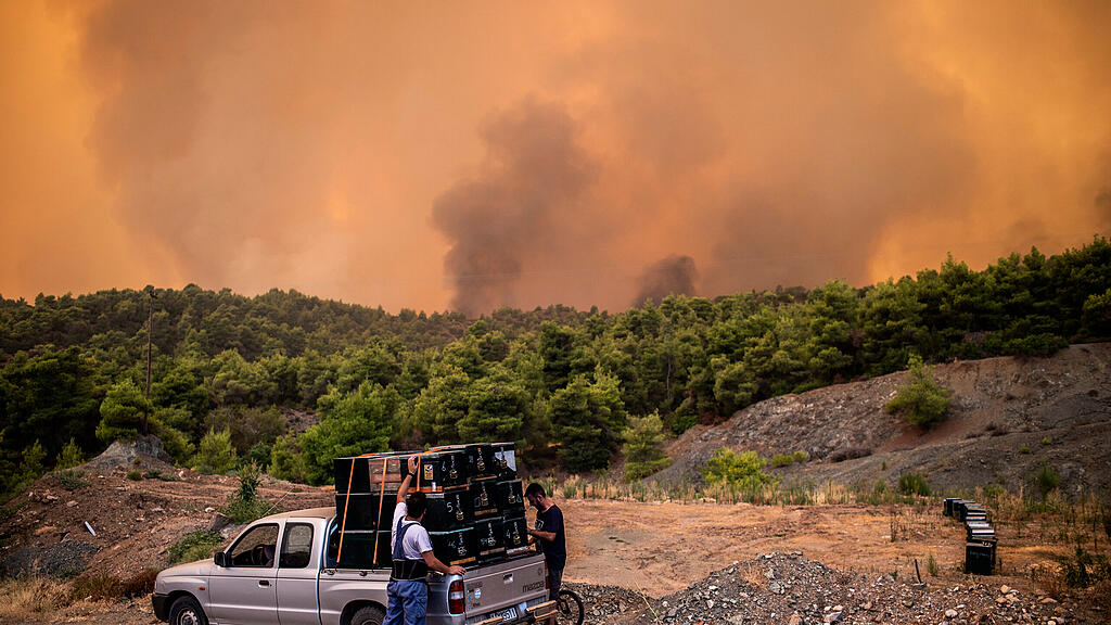 Feuer auf griechischer Insel