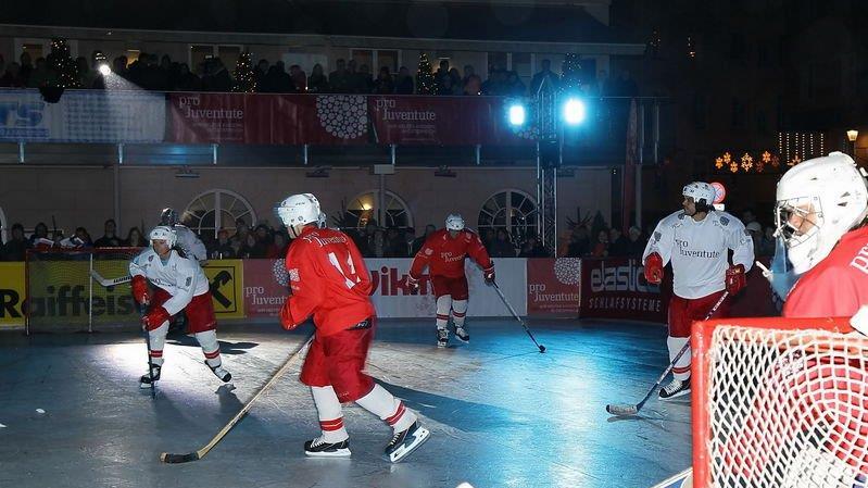 Eishockey-Charity am Mozartplatz