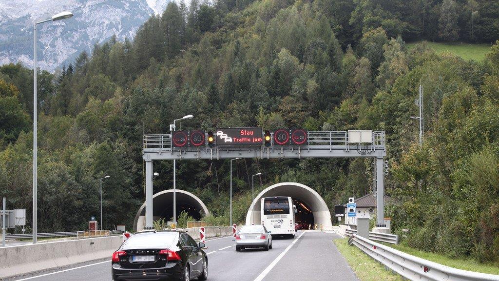 Stau beim Helbersbergtunnel