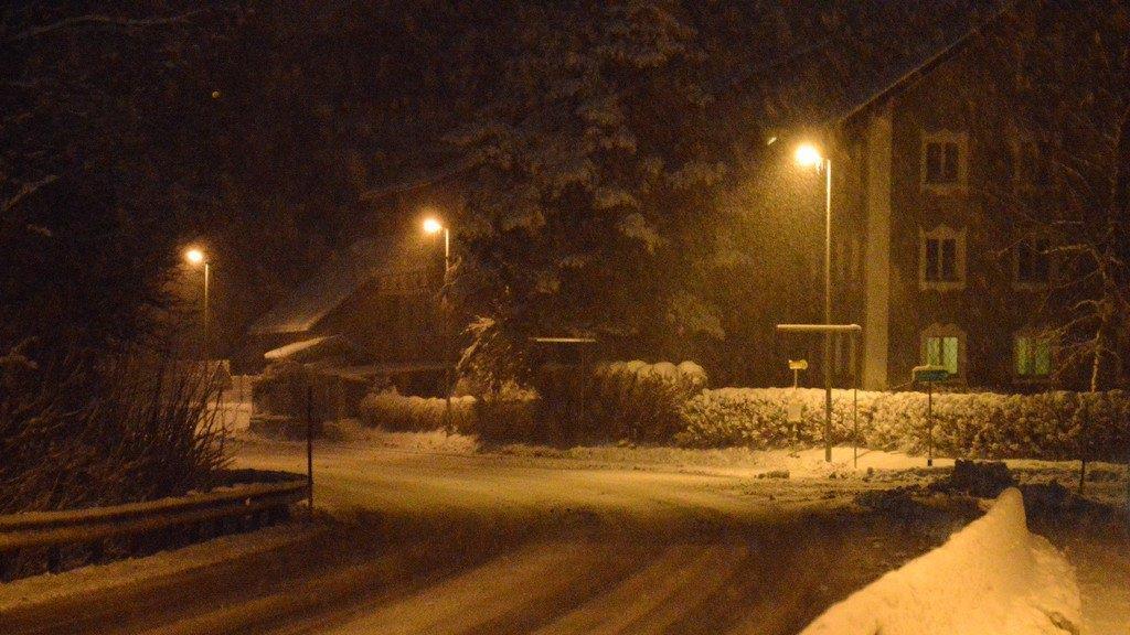 Schneefahrbahn auf den Straßen