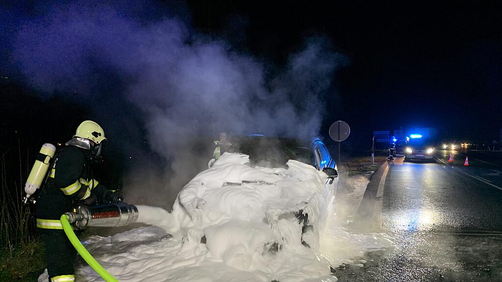 Auto brennt in Mondsee