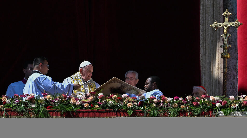 Papst erteilt Segen "Urbi et Orbi"
