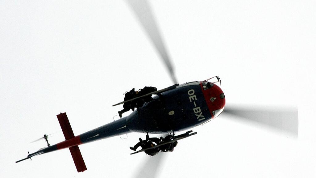 Auch ein Polizeihubschrauber war im Einsatz. (Symbolbild)