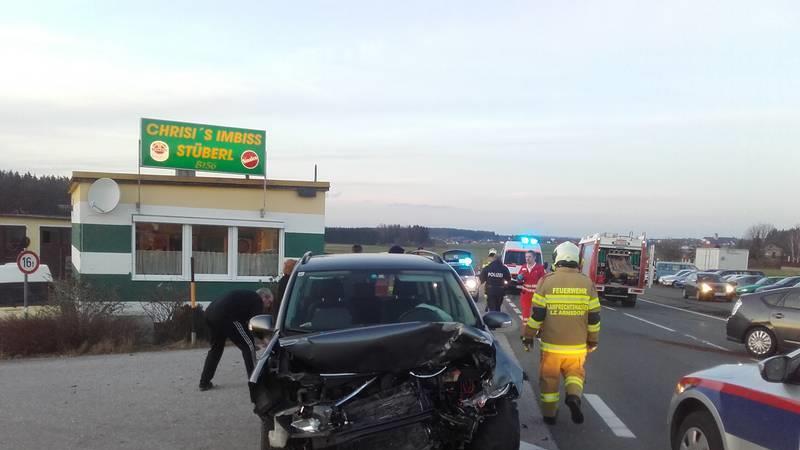Frontalcrash in Lamprechtshausen fordert zwei Verletzte