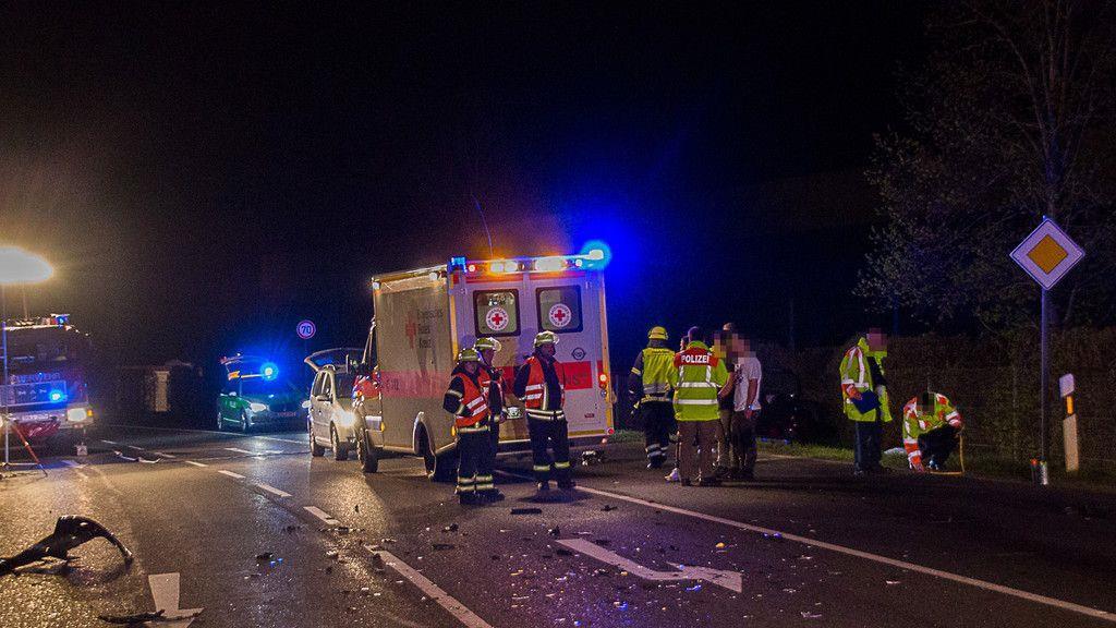 Fünf Verletzte bei Unfall auf der B20