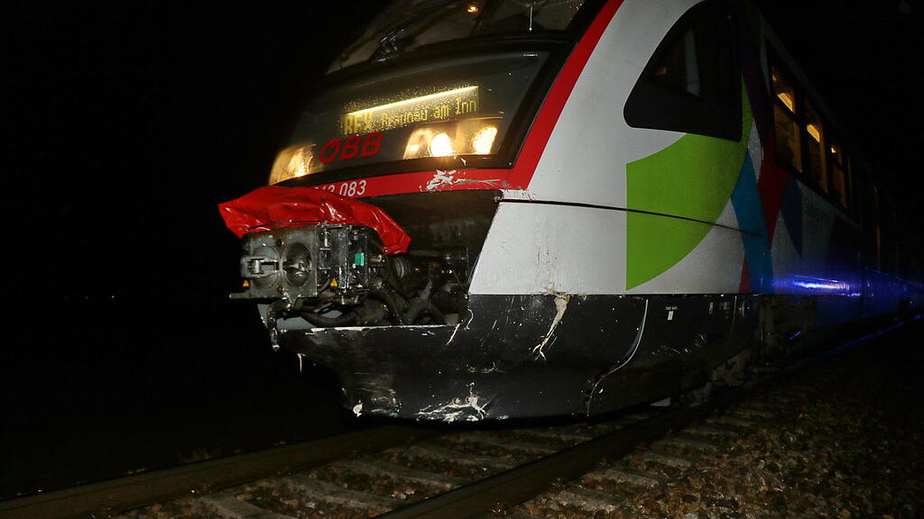 Crash zwischen Pkw und Zug in Straßwalchen
