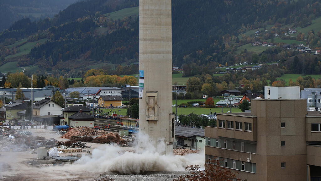 "Langer Ernst": Industriedenkmal in Trieben spektakulär gesprengt