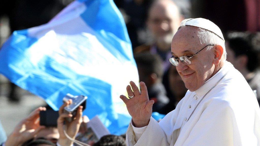 Zehntaussende Pilger bei Amtseinführung von Papst Franziskus