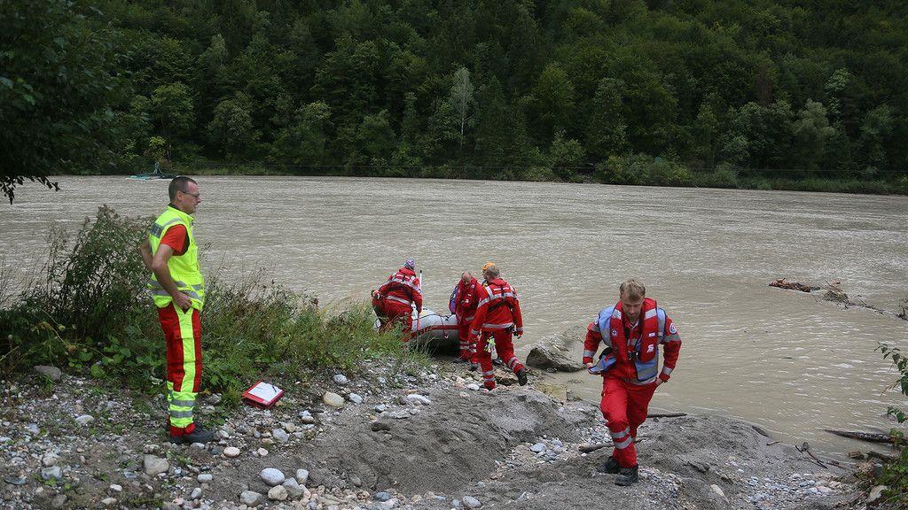 Suche nach Kuh in der Saalach