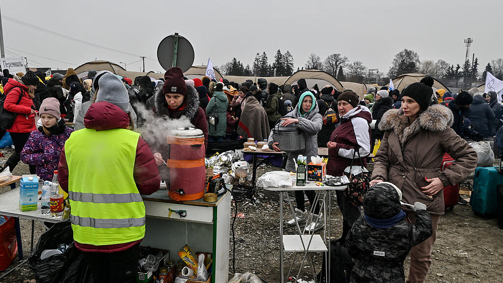 Ukraine-Krieg, Tag 12: Flüchtlinge kommen in Polen an