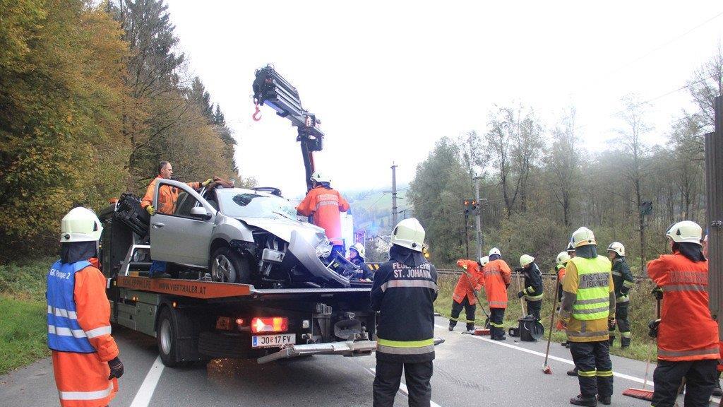 Bischofhofen: Pkw knallt gegen Lkw
