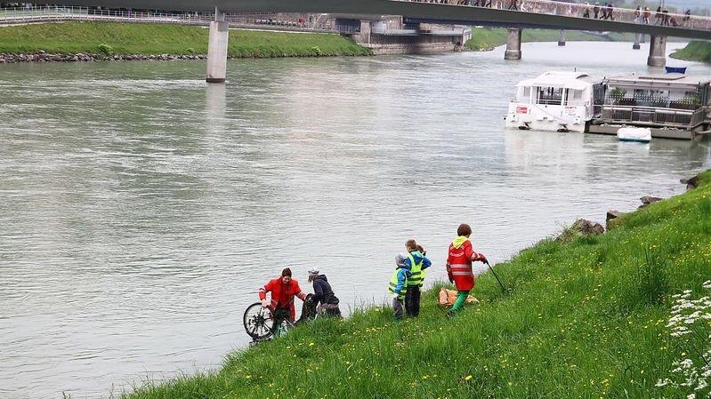 Reinigung der Salzachufer