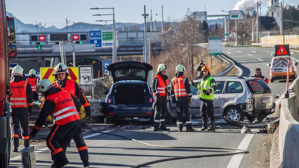 Zwei Verletzte bei Unfall vor Lieferinger Tunnel