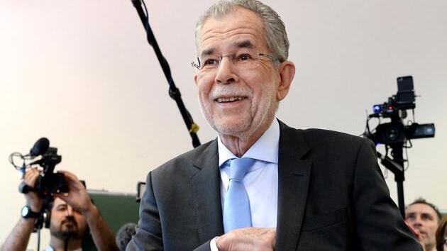 BP-Wahl: Stimmabgabe Alexander Van der Bellen