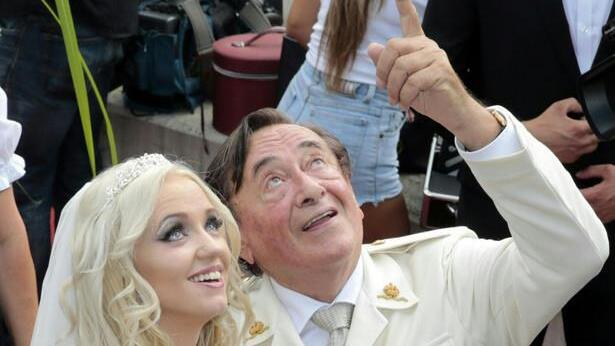 Richard Lugner verlobt sich mit Spatzi