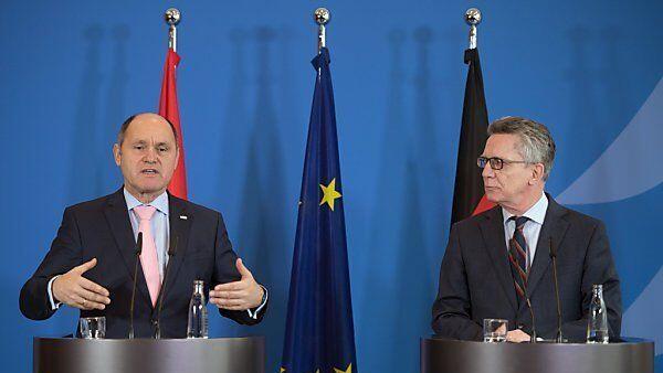 Sobotka und de Maiziere präsentierten sich amikal