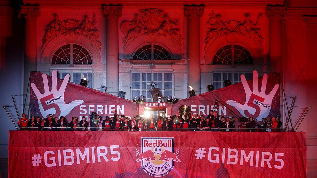 Die Meisterparty wurde im Schloss Klessheim mit einem Feuerwerk gefeiert.