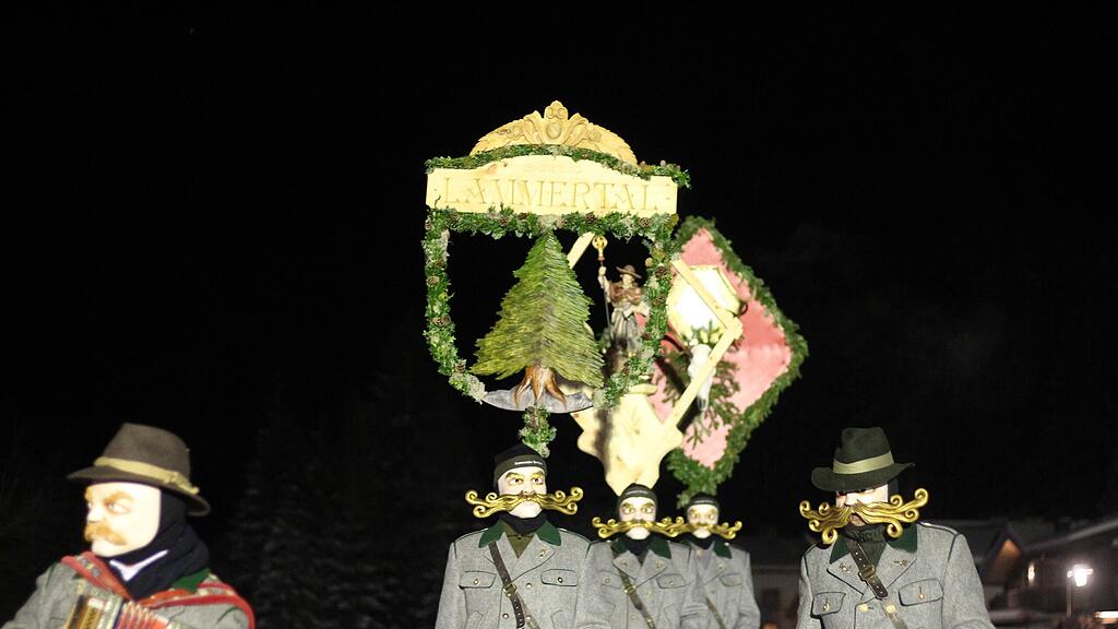 Perchtenlauf Lung\u00f6tz