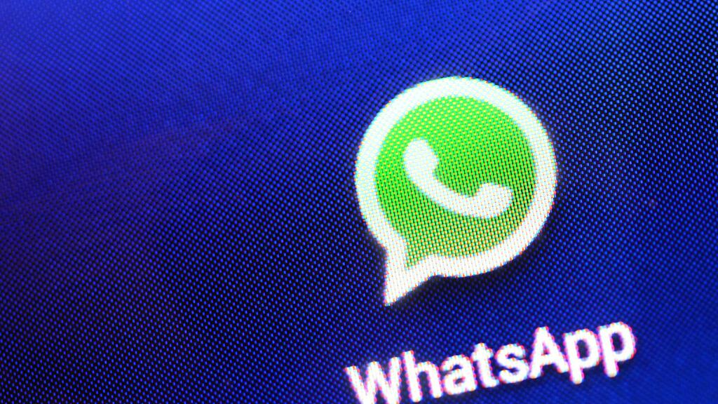 Ein 19-Jähriger ließ sich Nacktfotos via WhatsApp schicken.