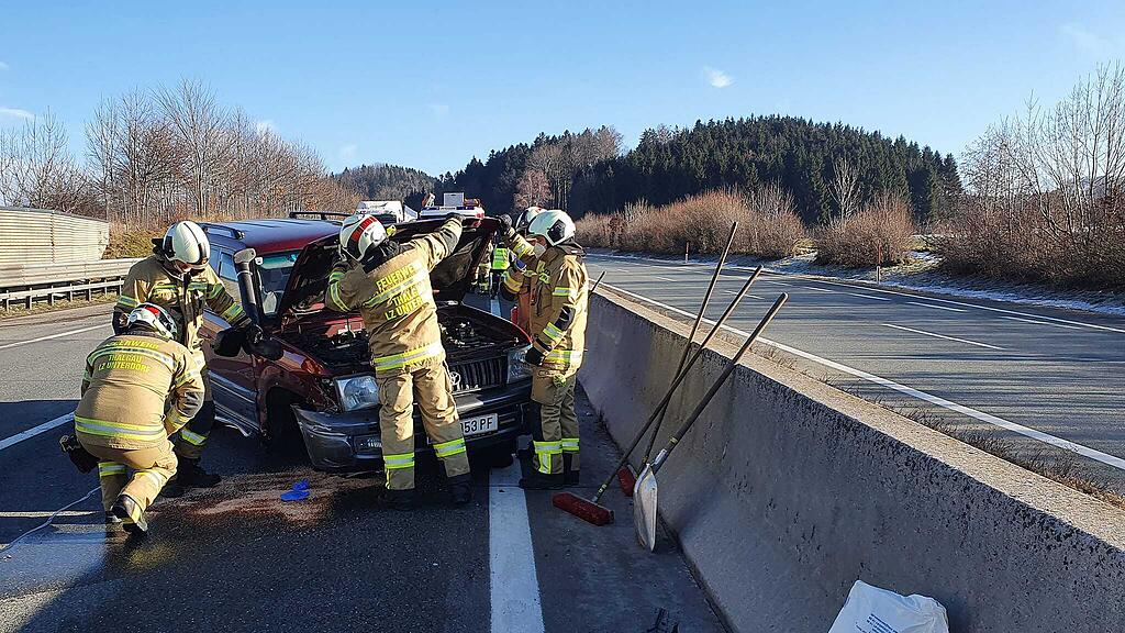 Thalgau: Pkw contra Leitplanke