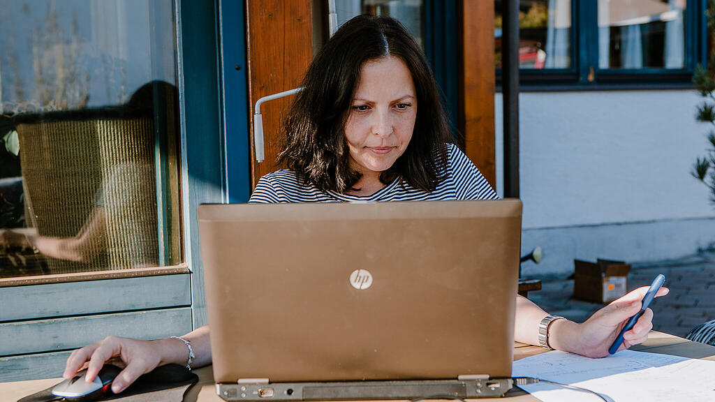 Nicole, Home Office