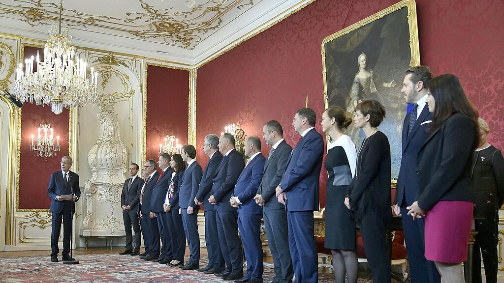 Die Regierung bot dem Bundespräsidenten ihren Rücktritt an.