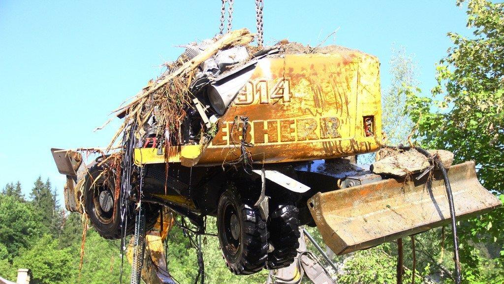 Bagger in Hüttau geborgen