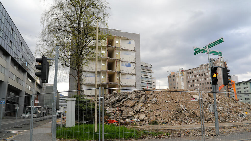 Abrissarbeiten für Landesdienstleistungszentrum