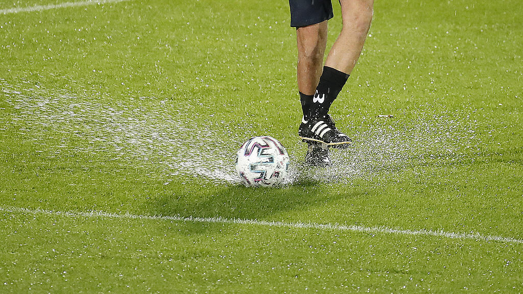 symb_fußball_regen
