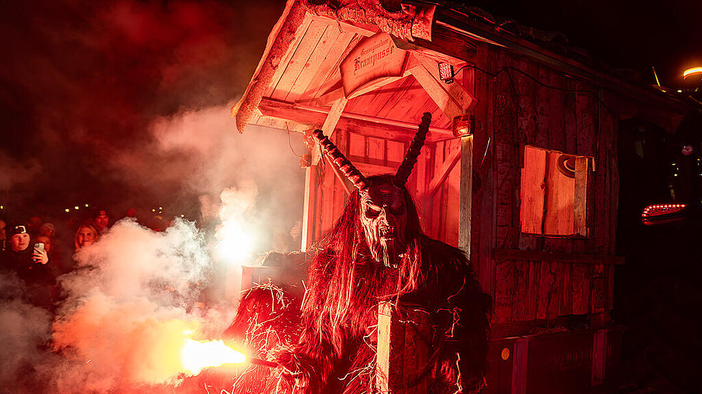 Krampuslauf im Ortszentrum, Großgmain