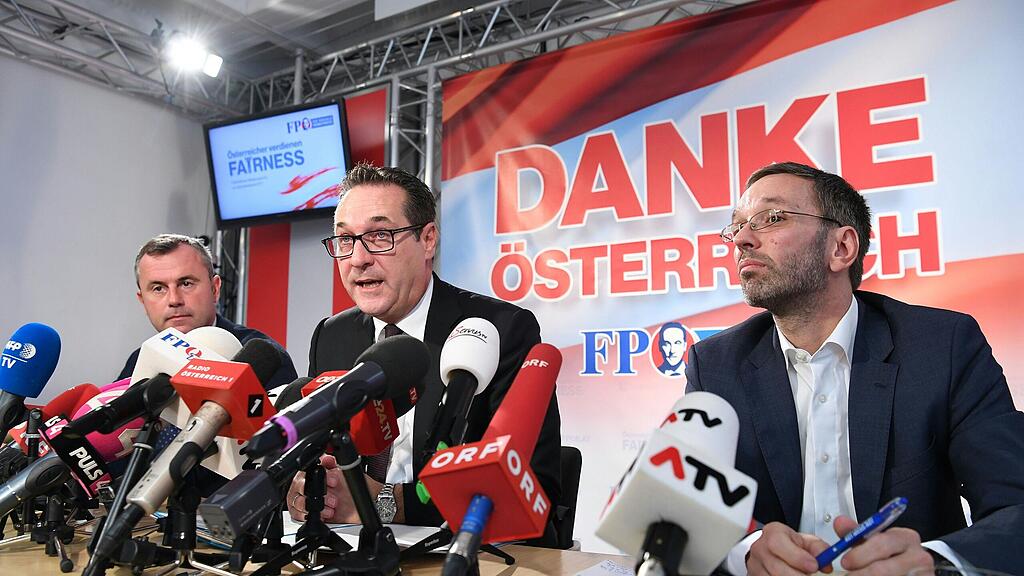 Vizeparteichef Norbert Hofer (li.), FPÖ-Bundesparteiobmann Heinz-Christian Strache und Generalsekretär Herbert Kickl gaben am Mittwoch eine Pressekonferenz.