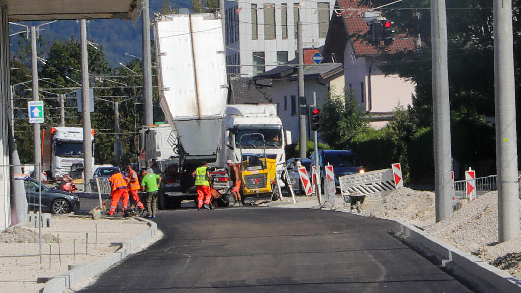 Münchner Bundesstraße: Asphaltierung