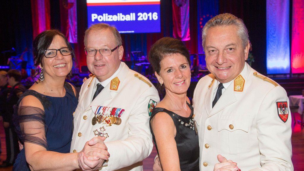 Polizeiball III