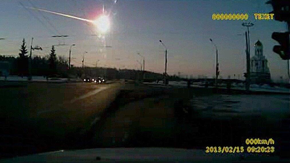 Meteorit schlägt in Russland ein: Bilder von Amateurfilmern