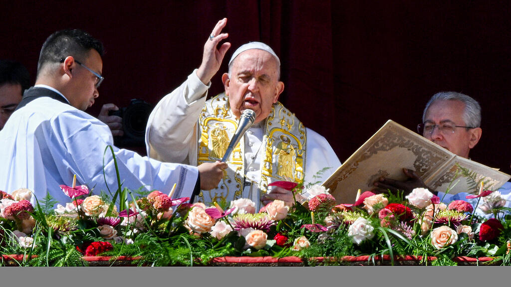 Papst erteilt Segen "Urbi et Orbi"