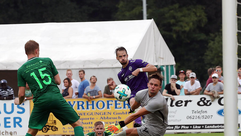 Eyüp Erdogan (Mitte) schoss sich mit zwei Toren und einem Assist auf den Liga-Gipfel mit dem SAK ein.