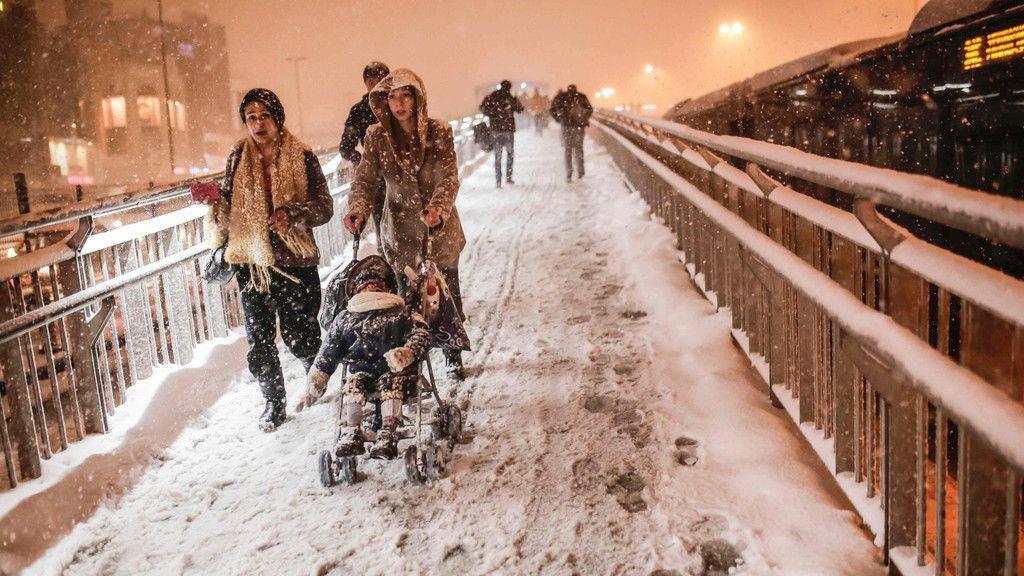Schneefälle legen Istanbul lahm