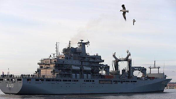NATO-Schiffe sollen Flüchtlingsboote melden