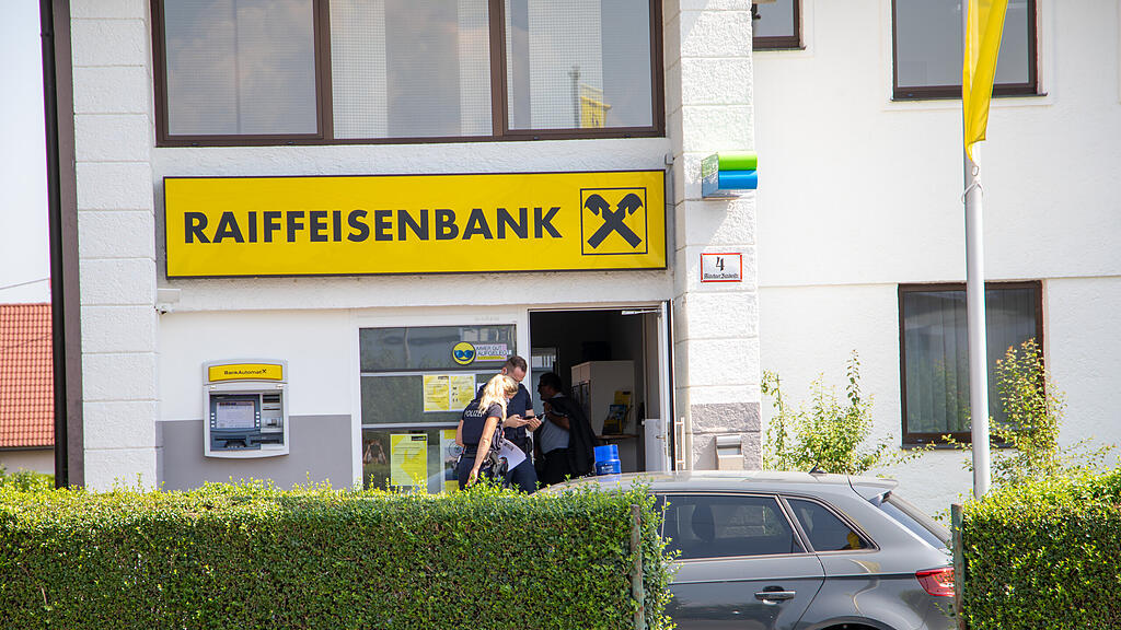 Bank\u00fcberfall in Liefering