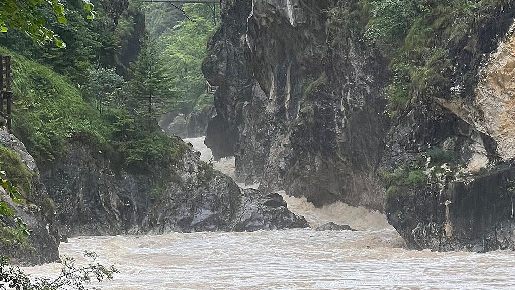 Wassermassen lassen Pegel steigen: Beliebte Lammerklamm geschlossen