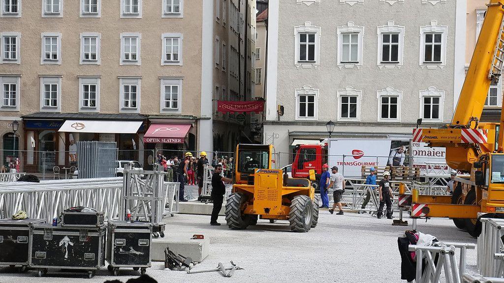 Aufbauarbeiten für Grönemeyer-Konzert am Residenzplatz