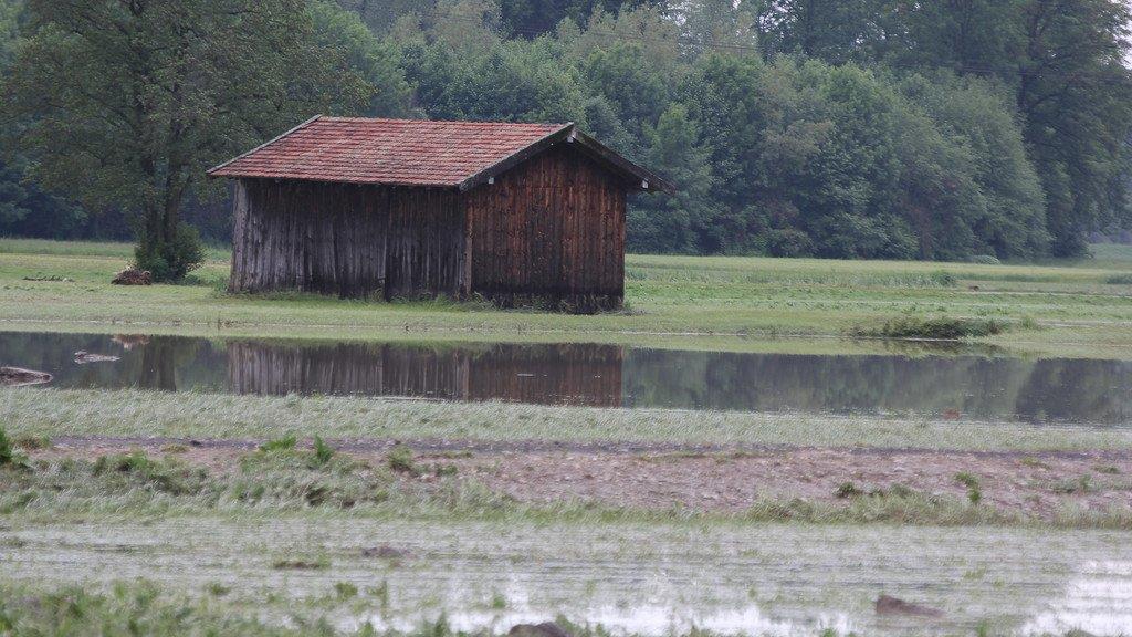 Aufräumarbeiten an der A8